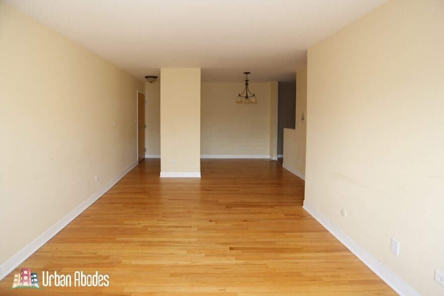 Building Photo - 637 W Wrightwood Ave