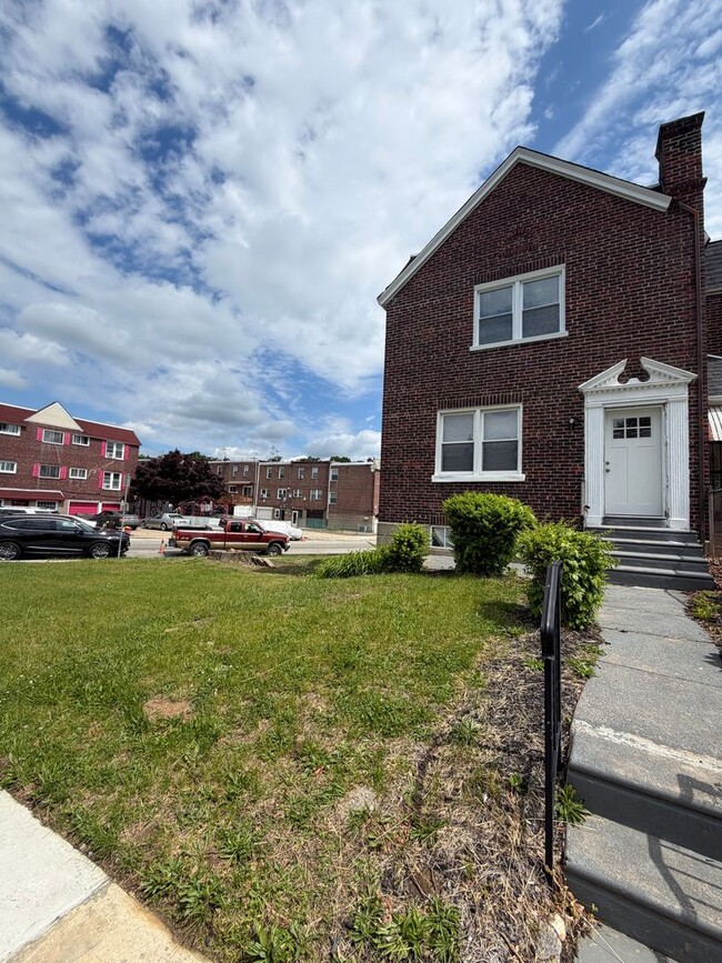 Building Photo - 7925 Cedarbrook Ave