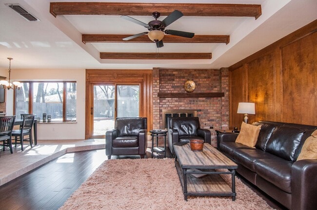 Building Photo - 2947 Southridge Dr