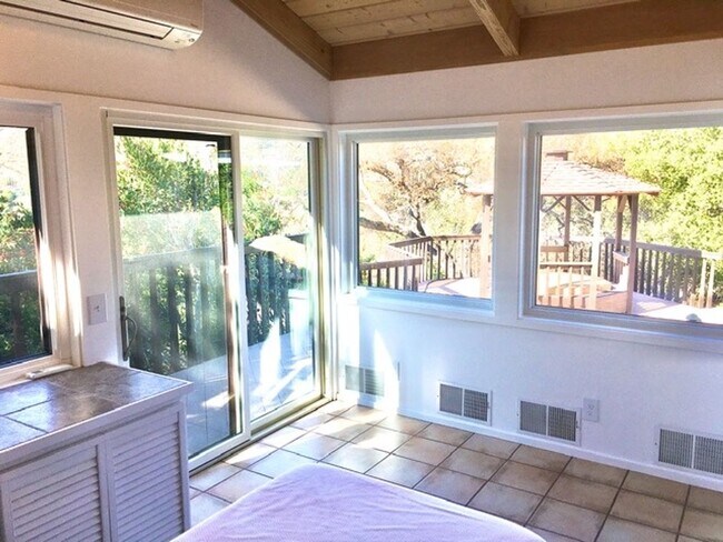 Building Photo - **AVAILABLE NOW**