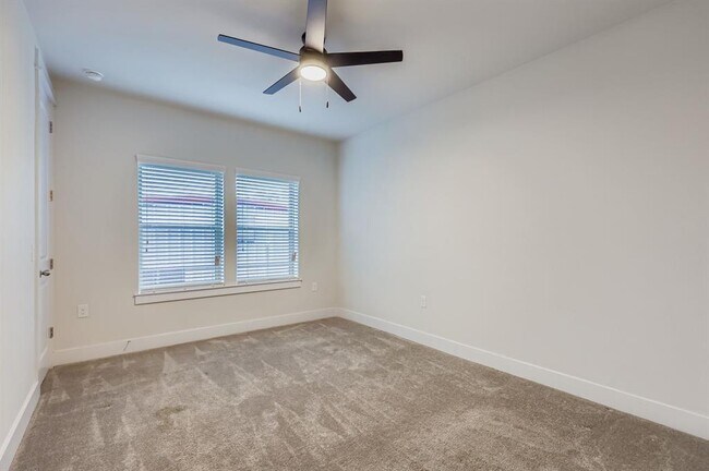 Building Photo - 12518 Red Sparrow St