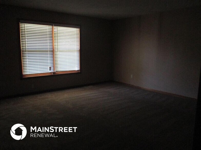 Building Photo - 8035 N Brooklyn Ave