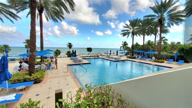 Building Photo - 19333 Collins Ave