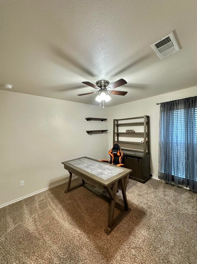 Building Photo - 10411 Valencia Ave