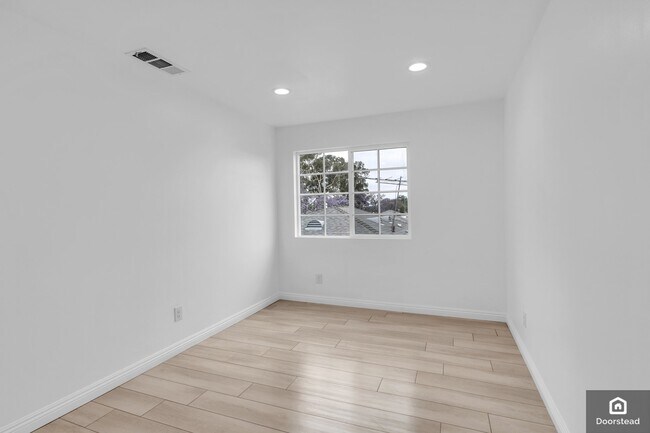 Building Photo - 6029 Del Amo Blvd