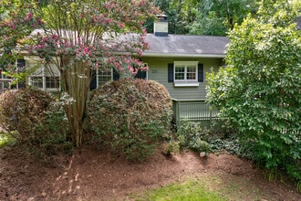 Building Photo - 2311 Pembrook Pl NE