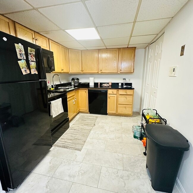 Building Photo - 8 Shadowbrook Ln