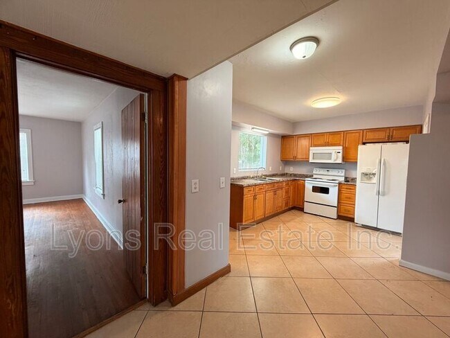 Building Photo - 2114 Dora St