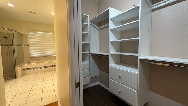 Building Photo - 1653 Cherry Ridge Dr