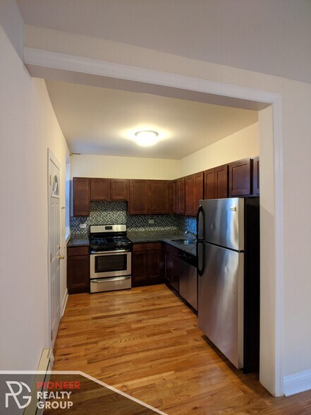 Building Photo - 630 W Cornelia Ave