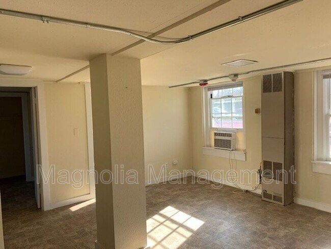 Building Photo - 514 N Beckford Dr