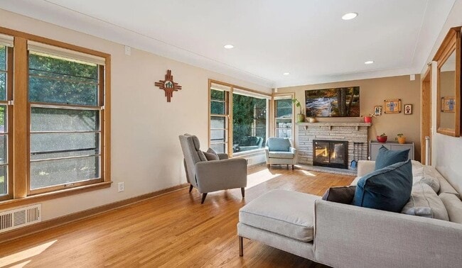 Building Photo - 2307 Harding St NE