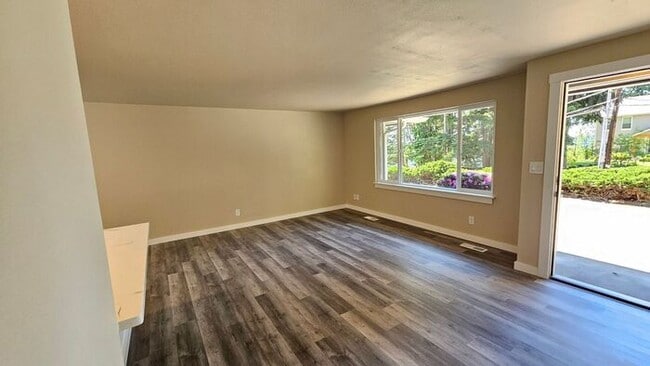 Building Photo - Newly Remodeled Edgewood Duplex with Scenic Views & Privacy