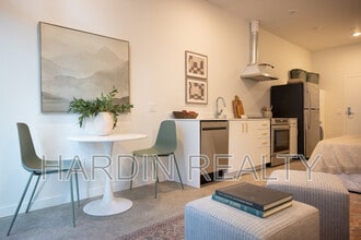 Building Photo - 500 16th St