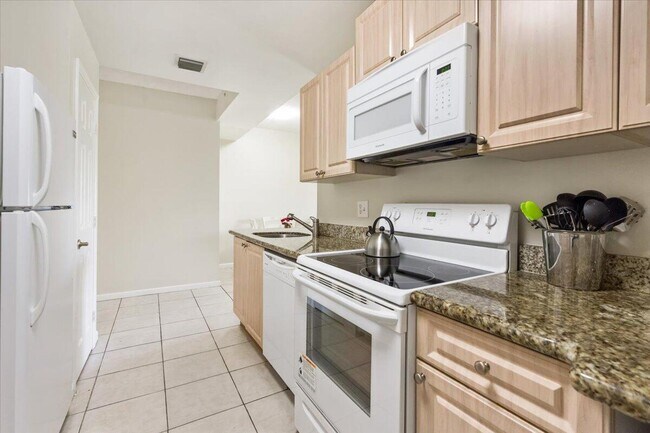 Building Photo - 2060 Greenview Shores Blvd