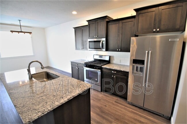 Building Photo - 2080 S Hills Ave.