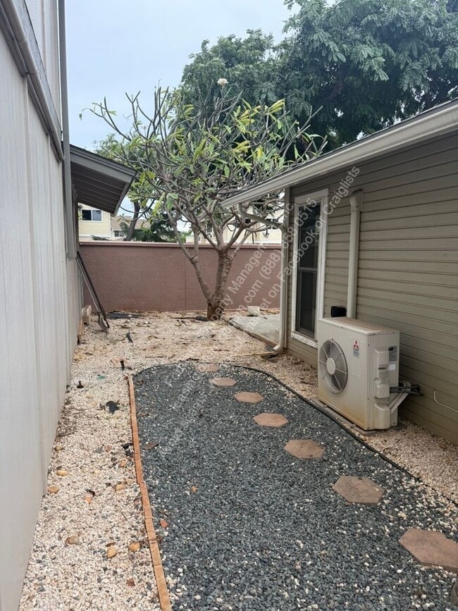 Building Photo - 91-1047 Pohahawai Place