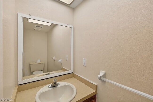 Building Photo - 4641 SW Santa Barbara Pl