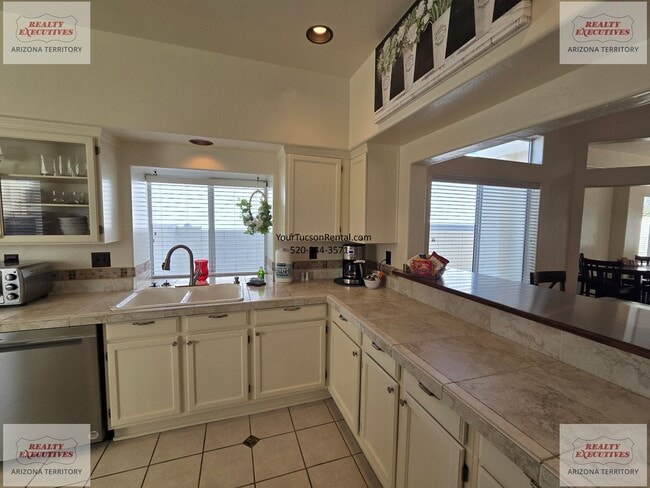 Building Photo - NE off Wrightstown & Pantano 3/2 with pool, patio and loads of upgrades