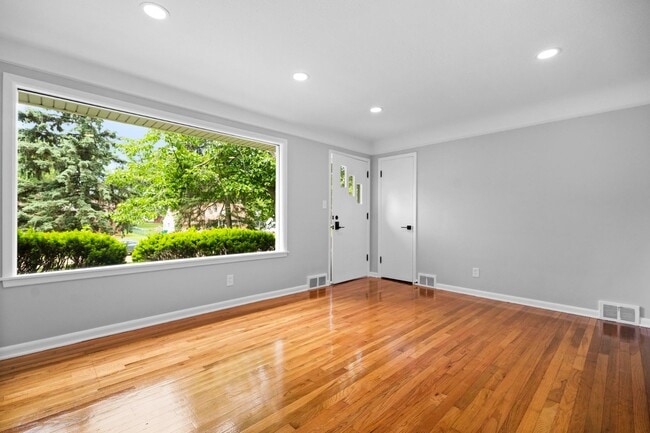 Building Photo - Freshly Remodeled 3-Bedroom Cape Cod in The Heart of Richmond Heights