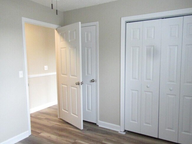 Building Photo - 1324 Waterway Dr