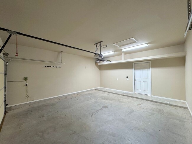 Building Photo - Northeast El Paso 3 Bed/2 Bath Refrig A/C