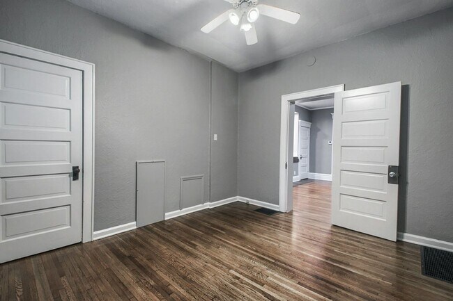 Building Photo - 2091 Summit St