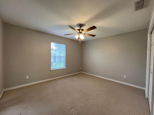 Building Photo - **MOVE-IN SPECIAL 2 WEEKS FREE IN SEPTEMBE...