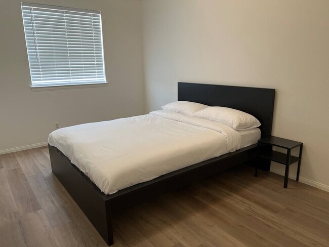 Building Photo - 8305 Aspenbrook Ave