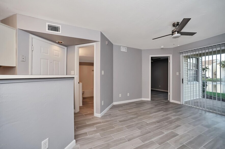 Building Photo - 1801 Island Club Dr