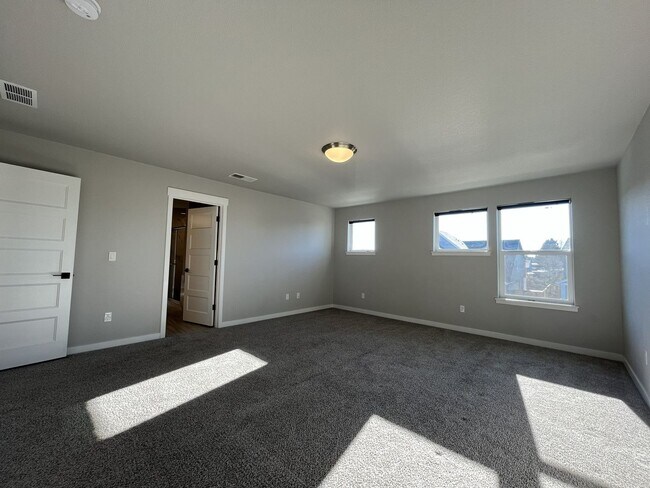 Building Photo - Expansive 2020 Forest Grove Home with 4 Bedrooms, Loft, Modern Kitchen & Covered Patio