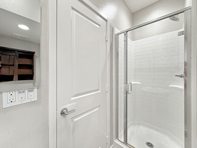 Building Photo - Stunning Escondido 3BR/3.5BA Home Availabl...