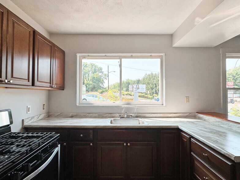 Building Photo - 3406 Beechwood Blvd