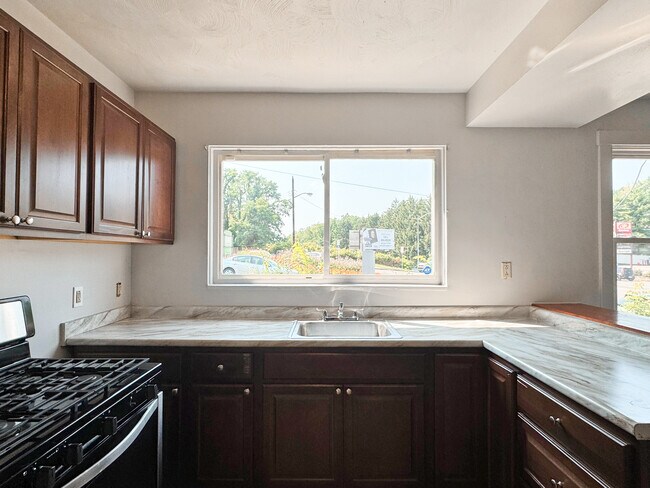 Primary Photo - 3406 Beechwood Blvd