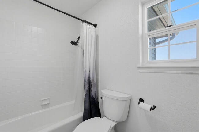 Building Photo - 17903 Ridge Lake Dr