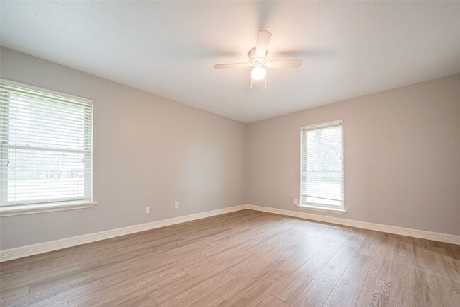 Building Photo - 10190 Dogwood Lp