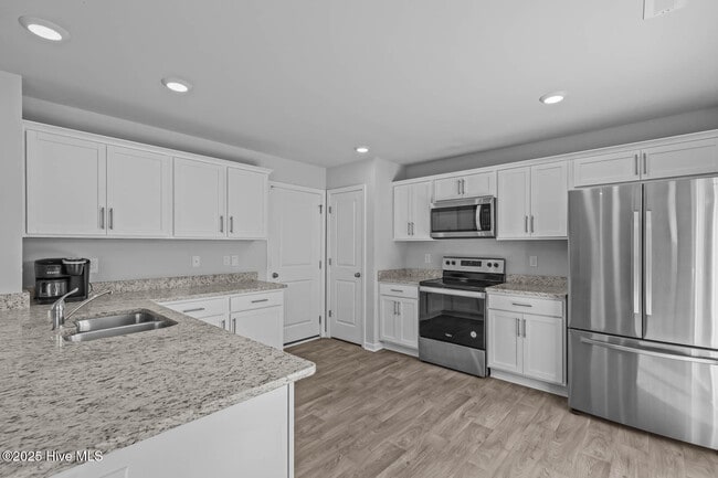 Building Photo - 200 Walton Dr