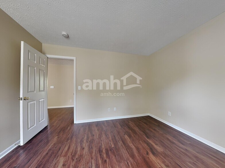 Building Photo - 3455 Lakebrook Ct