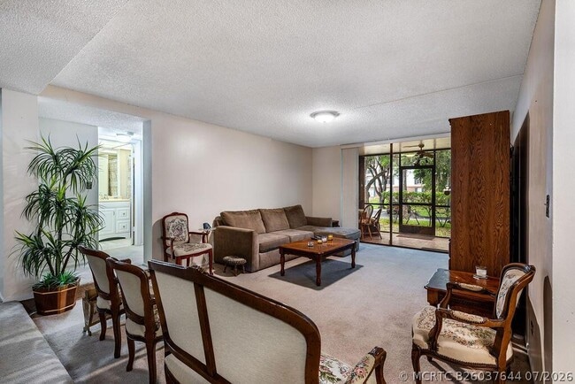 Building Photo - 3680 Inverrary Dr