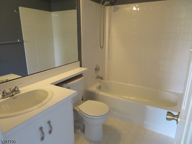 Building Photo - 107 Fisher Dr