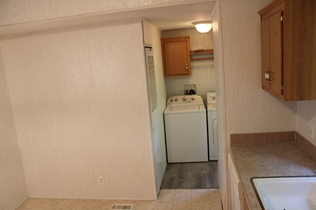 Building Photo - 5266 Sunset Dr