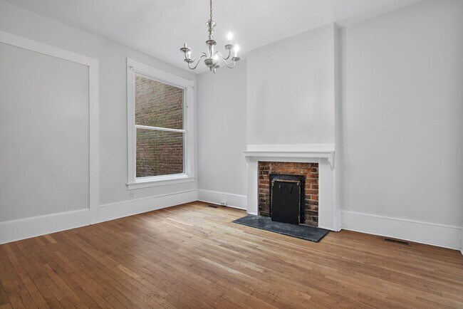 Building Photo - 516 W Clay St