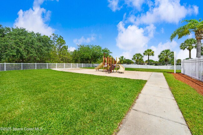Building Photo - 1652 La Maderia Dr