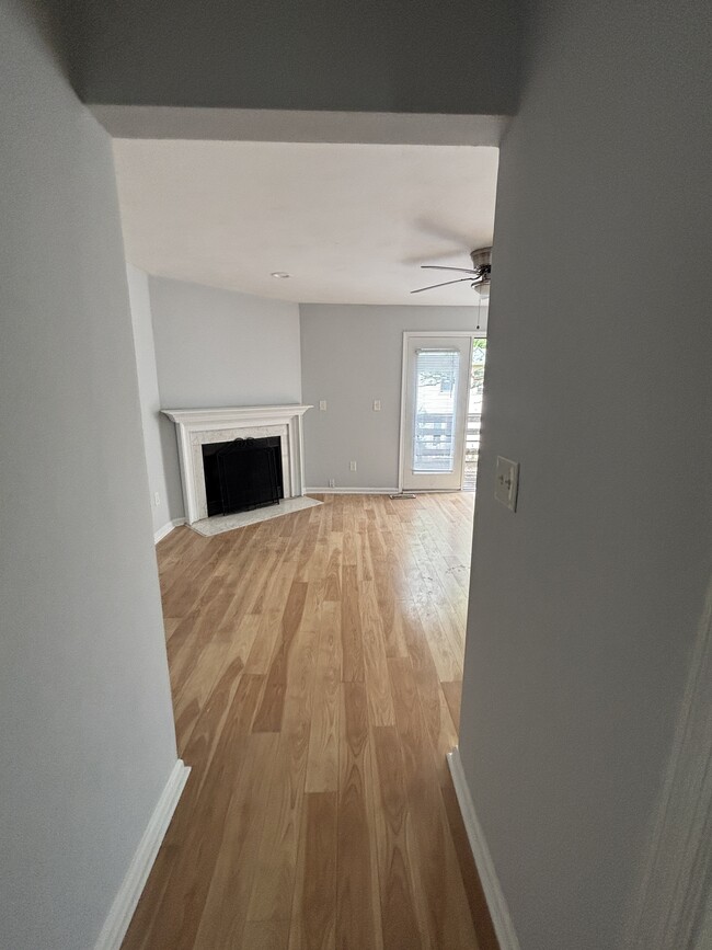 Building Photo - 1526 Brenland Cir
