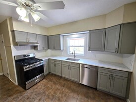 Building Photo - 49 Hillside Ave