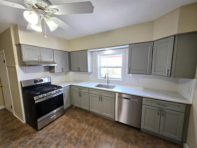 Building Photo - 49 Hillside Ave