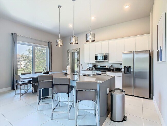 Building Photo - 7740 Sandy Ridge Dr