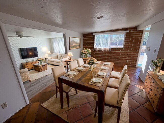 Building Photo - 4 Bedroom and 2 Bath Rental