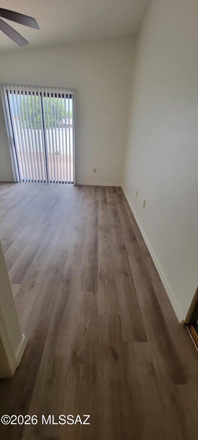 Building Photo - 6000 S Wood Crest Dr