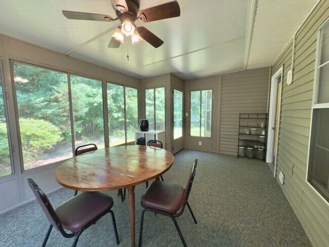 Building Photo - 4585 Village Park Dr E
